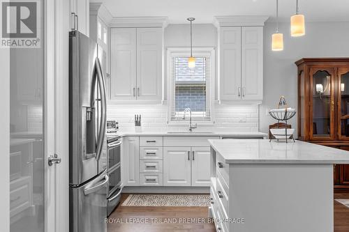 22 - 234 Peach Tree Boulevard, St. Thomas, ON - Indoor Photo Showing Kitchen With Upgraded Kitchen