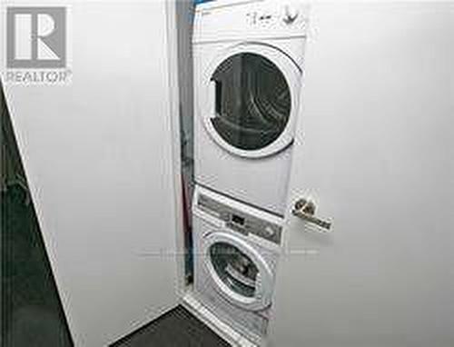 405 - 15 Grenville Street, Toronto (Bay Street Corridor), ON - Indoor Photo Showing Laundry Room