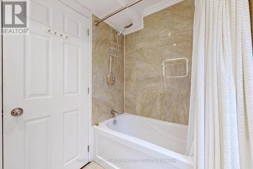 20 Barnesdale Avenue N, Hamilton, ON - Indoor Photo Showing Bathroom