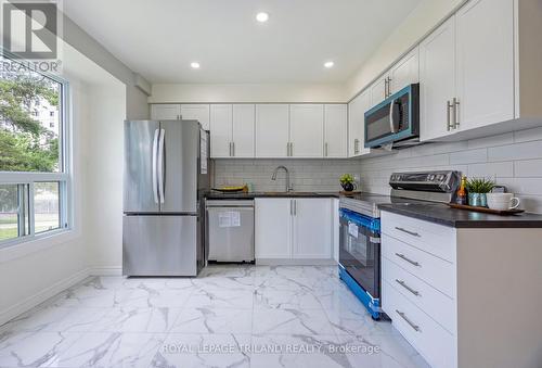 53 - 135 Belmont Drive, London, ON - Indoor Photo Showing Kitchen With Upgraded Kitchen