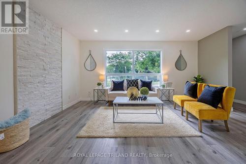 53 - 135 Belmont Drive, London, ON - Indoor Photo Showing Living Room