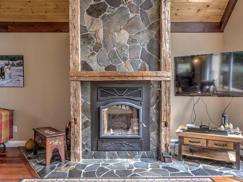 Living room - 70 Ch. Luna, Saint-Sauveur, QC - Indoor With Fireplace