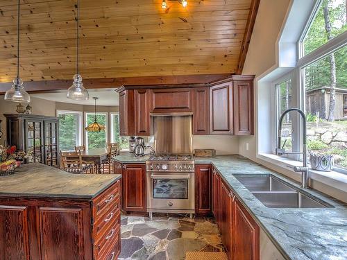 Kitchen - 70 Ch. Luna, Saint-Sauveur, QC - Indoor Photo Showing Kitchen With Double Sink With Upgraded Kitchen