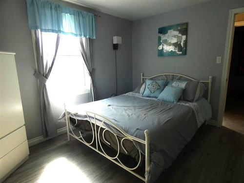 106 Poplar St, Longlac, ON - Indoor Photo Showing Bedroom