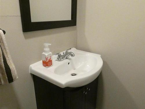 106 Poplar St, Longlac, ON - Indoor Photo Showing Bathroom