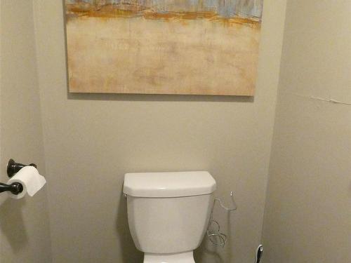 106 Poplar St, Longlac, ON - Indoor Photo Showing Bathroom