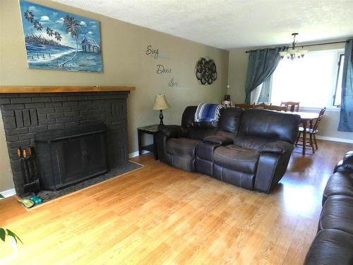 106 Poplar St, Longlac, ON - Indoor Photo Showing Living Room With Fireplace