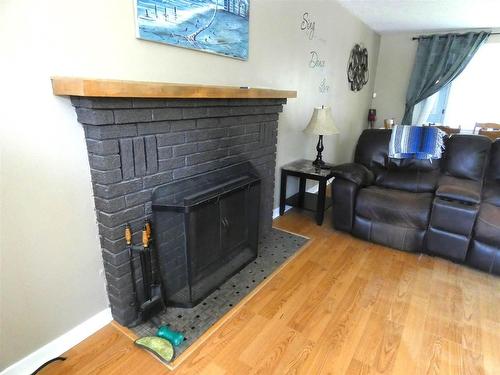 106 Poplar St, Longlac, ON - Indoor Photo Showing Living Room With Fireplace