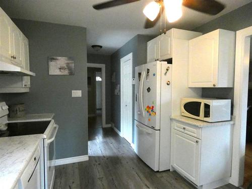 106 Poplar St, Longlac, ON - Indoor Photo Showing Kitchen