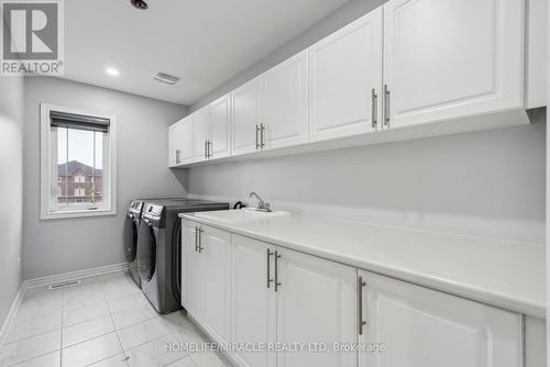 811 Green Street, Innisfil, ON - Indoor Photo Showing Laundry Room