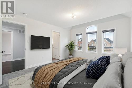 811 Green Street, Innisfil (Lefroy), ON - Indoor Photo Showing Bedroom