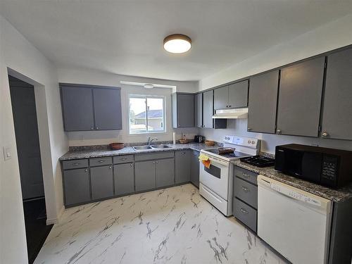 34 Hudson Ave, Terrace Bay, ON - Indoor Photo Showing Kitchen With Double Sink