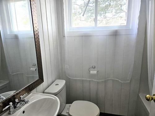 34 Hudson Ave, Terrace Bay, ON - Indoor Photo Showing Bathroom