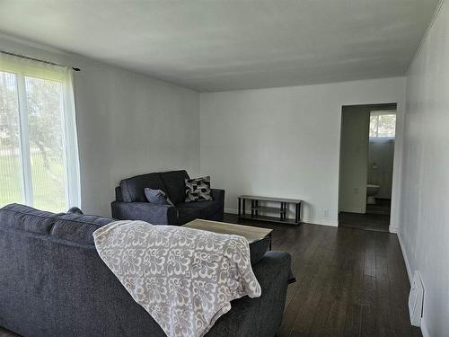 34 Hudson Ave, Terrace Bay, ON - Indoor Photo Showing Living Room