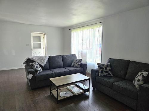 34 Hudson Ave, Terrace Bay, ON - Indoor Photo Showing Living Room