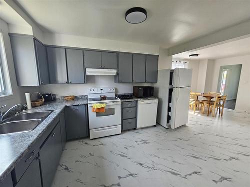 34 Hudson Ave, Terrace Bay, ON - Indoor Photo Showing Kitchen With Double Sink