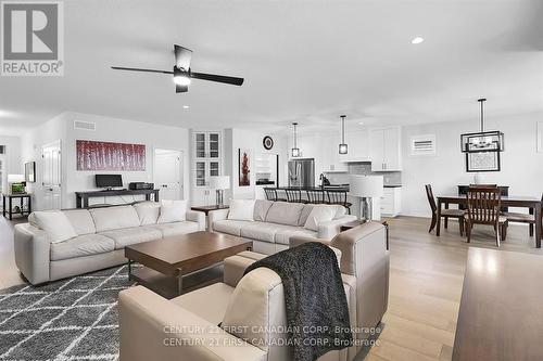 1543 Moe Norman Place, London, ON - Indoor Photo Showing Living Room