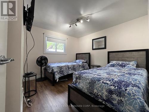 27 Rexway Road, London, ON - Indoor Photo Showing Bedroom