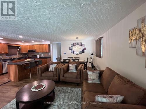 27 Rexway Road, London, ON - Indoor Photo Showing Living Room