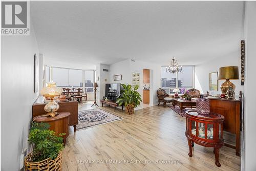 Ph210 - 1101 Steeles Avenue W, Toronto (Westminster-Branson), ON - Indoor Photo Showing Living Room