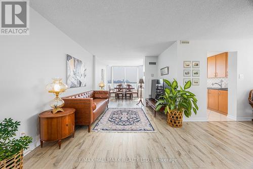 Ph210 - 1101 Steeles Avenue W, Toronto (Westminster-Branson), ON - Indoor