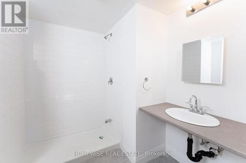 D10 - 240 Ormond Drive, Oshawa, ON - Indoor Photo Showing Bathroom