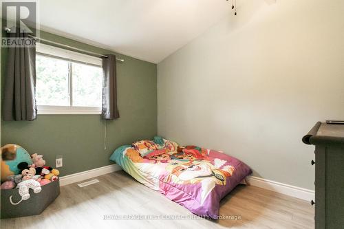 1533 Gill Road, Springwater (Midhurst), ON - Indoor Photo Showing Bedroom