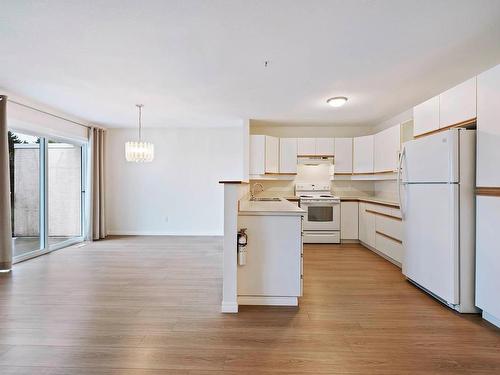 7-1775 Mckinley Crt, Kamloops, BC - Indoor Photo Showing Kitchen