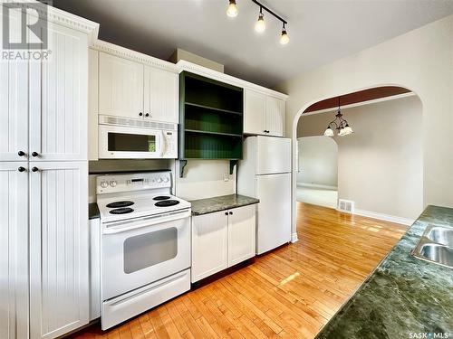 323 14Th Street W, Prince Albert, SK - Indoor Photo Showing Kitchen