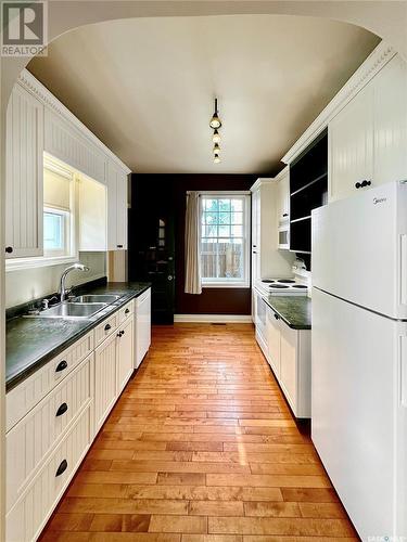 323 14Th Street W, Prince Albert, SK - Indoor Photo Showing Kitchen With Double Sink