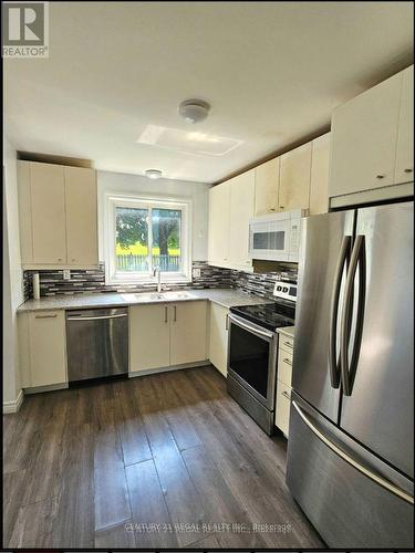 23 Horning Drive S, Hamilton (Fessenden), ON - Indoor Photo Showing Kitchen With Upgraded Kitchen