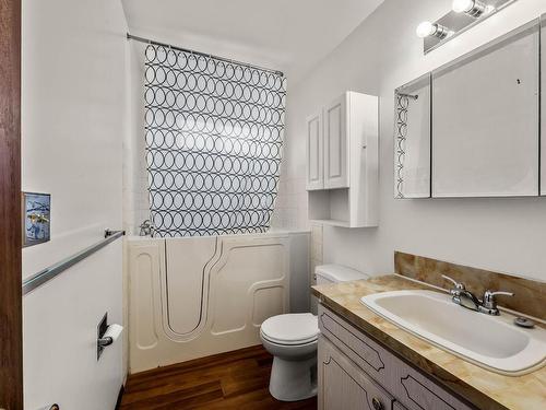 112 Holway Street, Kamloops, BC - Indoor Photo Showing Bathroom