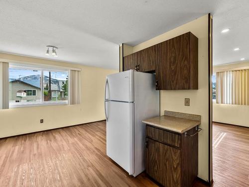 112 Holway Street, Kamloops, BC - Indoor Photo Showing Kitchen