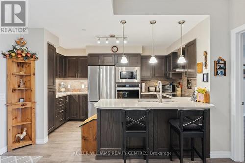 413 - 440 William Graham Drive, Aurora, ON - Indoor Photo Showing Kitchen With Stainless Steel Kitchen With Double Sink With Upgraded Kitchen