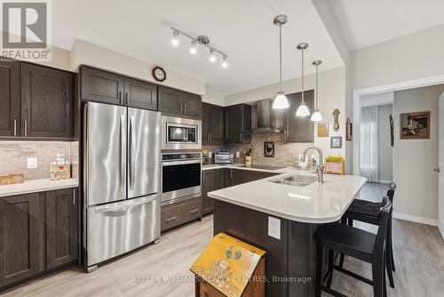 413 - 440 William Graham Drive, Aurora, ON - Indoor Photo Showing Kitchen With Stainless Steel Kitchen With Double Sink With Upgraded Kitchen