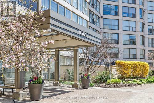 720 - 2261 Lake Shore Boulevard W, Toronto (Mimico), ON - Outdoor With Facade