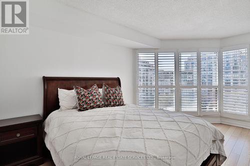 720 - 2261 Lake Shore Boulevard W, Toronto (Mimico), ON - Indoor Photo Showing Bedroom