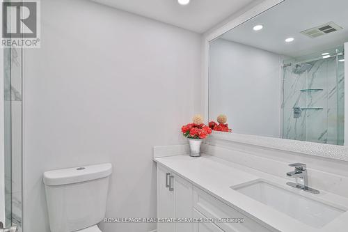 720 - 2261 Lake Shore Boulevard W, Toronto (Mimico), ON - Indoor Photo Showing Bathroom