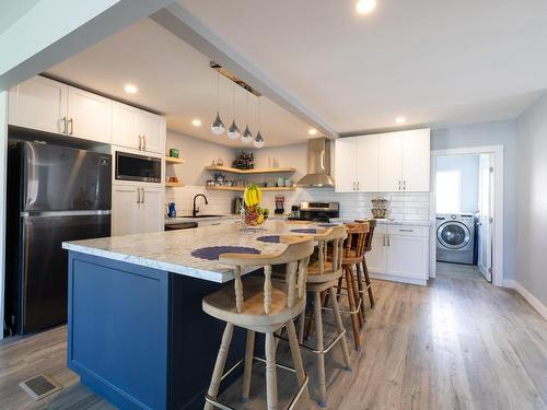 209 Thrupp Street, Kamloops, BC - Indoor Photo Showing Kitchen