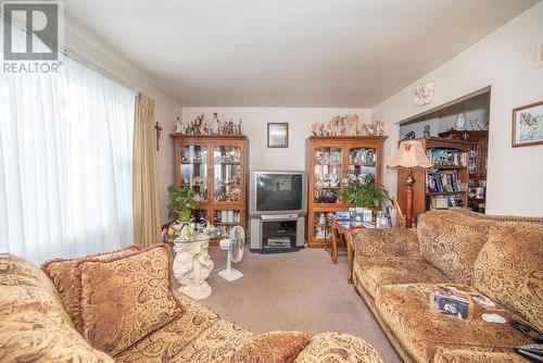 4 Faraday Crescent, Deep River, ON - Indoor Photo Showing Living Room