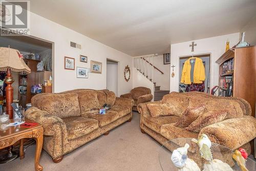 4 Faraday Crescent, Deep River, ON - Indoor Photo Showing Living Room