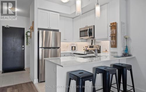 127 - 50 Lakebreeze Drive, Clarington (Newcastle), ON - Indoor Photo Showing Kitchen With Stainless Steel Kitchen With Double Sink With Upgraded Kitchen