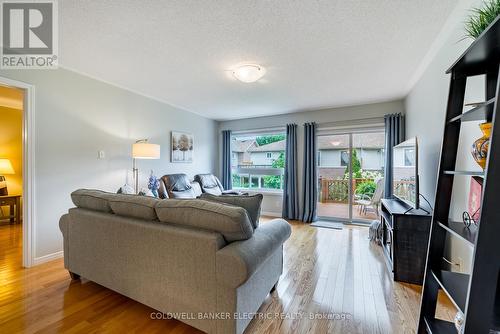 10 - 861 Wentworth Street, Peterborough (Otonabee), ON - Indoor Photo Showing Living Room