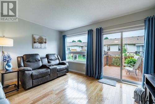 10 - 861 Wentworth Street, Peterborough (Otonabee), ON - Indoor Photo Showing Living Room