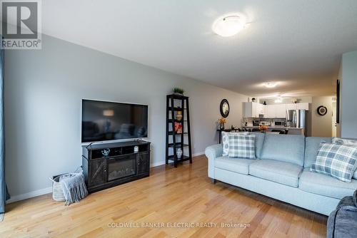 10 - 861 Wentworth Street, Peterborough (Otonabee), ON - Indoor Photo Showing Living Room