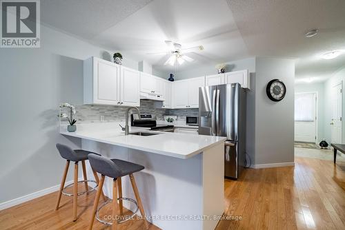 10 - 861 Wentworth Street, Peterborough (Otonabee), ON - Indoor Photo Showing Kitchen With Stainless Steel Kitchen With Upgraded Kitchen