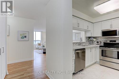 709 - 1700 Eglinton Avenue E, Toronto (Victoria Village), ON - Indoor Photo Showing Kitchen