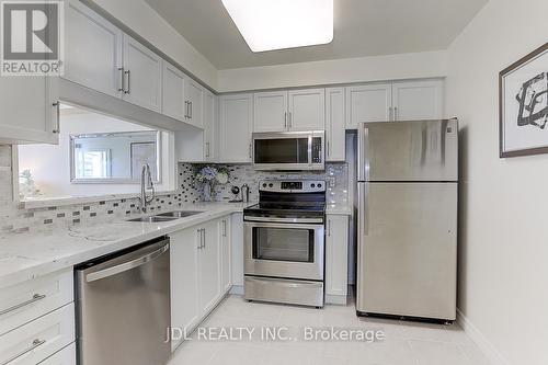 709 - 1700 Eglinton Avenue E, Toronto (Victoria Village), ON - Indoor Photo Showing Kitchen With Double Sink