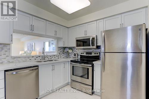 709 - 1700 Eglinton Avenue E, Toronto (Victoria Village), ON - Indoor Photo Showing Kitchen With Double Sink With Upgraded Kitchen