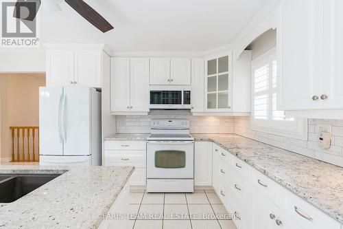 815 Montreal Street, Midland, ON - Indoor Photo Showing Kitchen